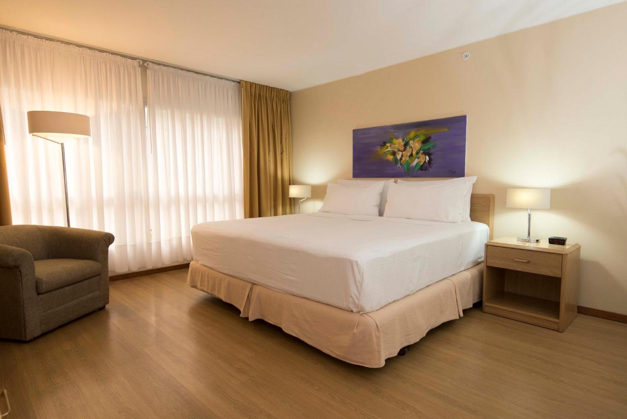 By Ihg 4*